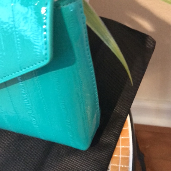 Kurt Geiger Landon Shoreditch Leather Envelope Clutch
KURT GEIGER LONDON - Picture 8 of 16